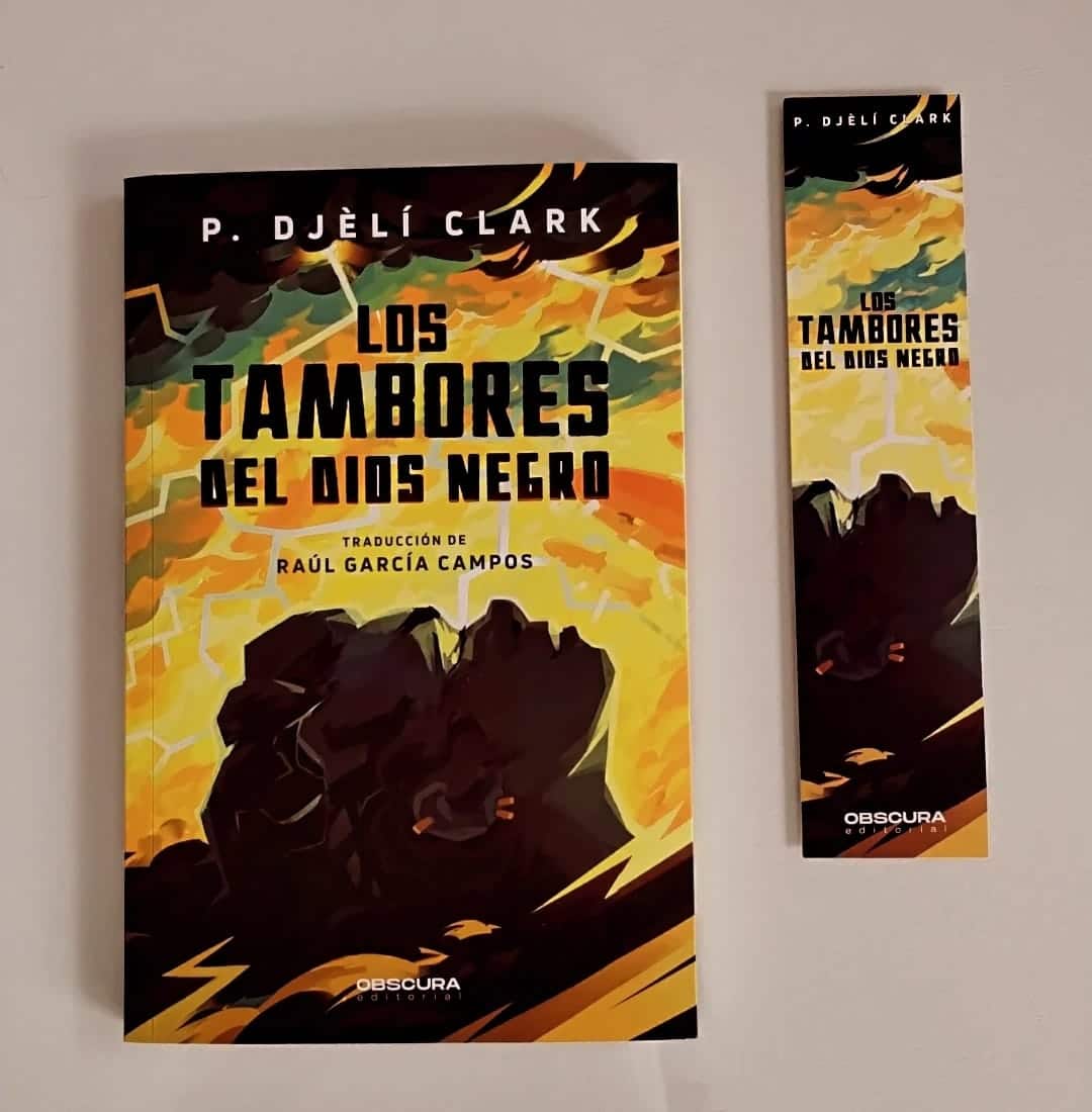 Los tambores del dios negro + marcapáginas y postal - Imagen 2