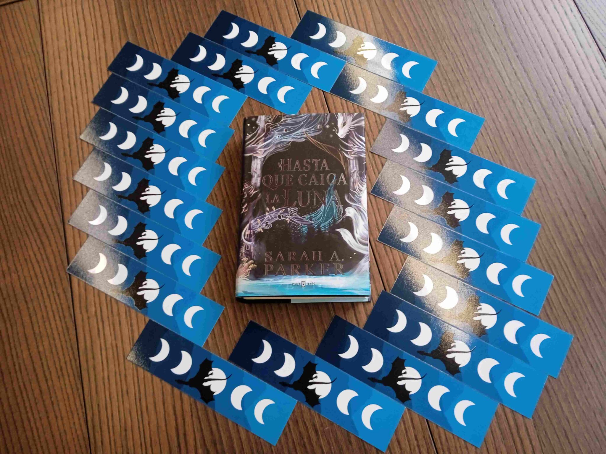 Hasta que caiga la luna - Punto de libro - Imagen 2